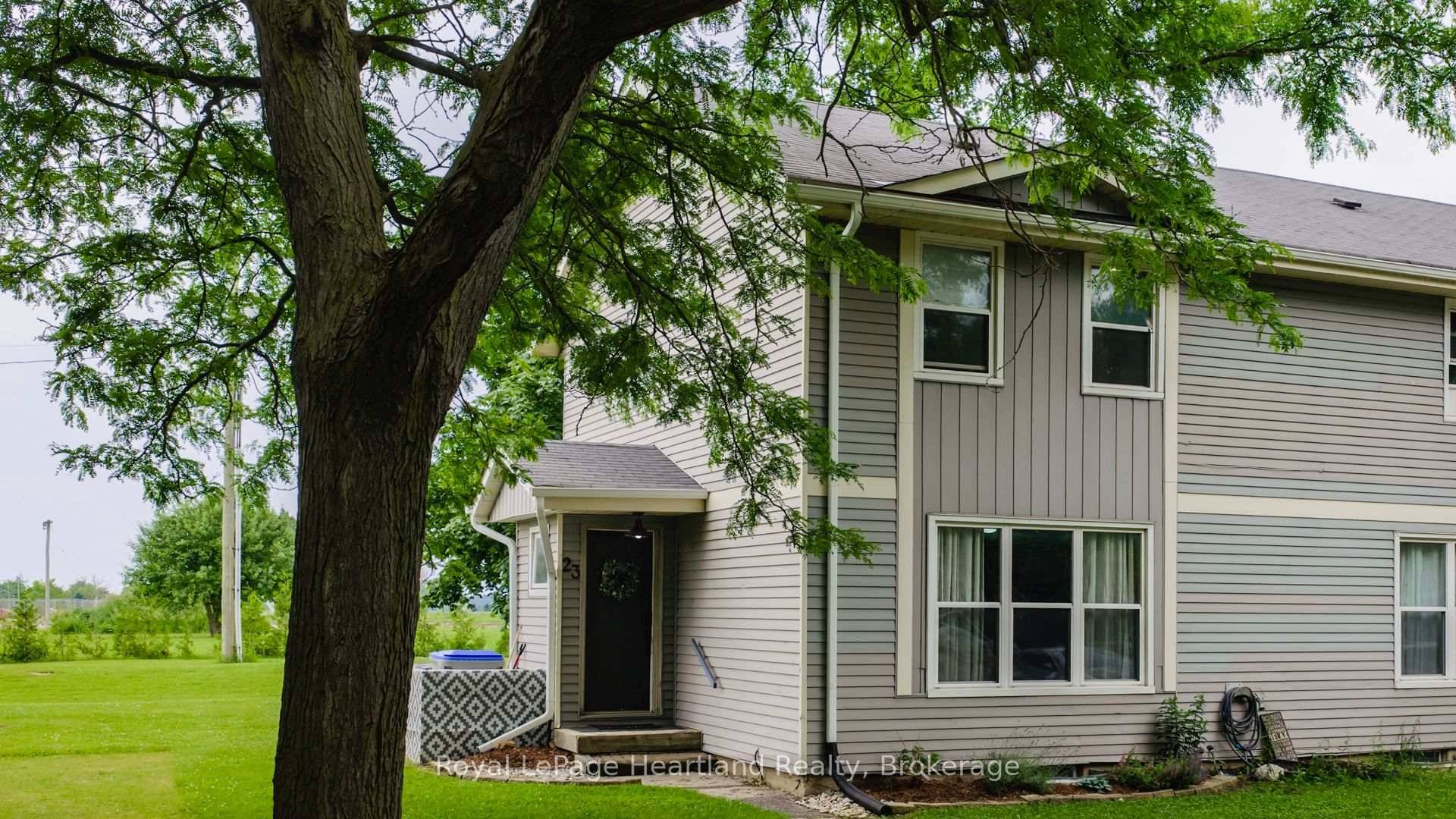 Affordable amp ; Inviting Townhouse Perfect for First Time Buyers or Investors !