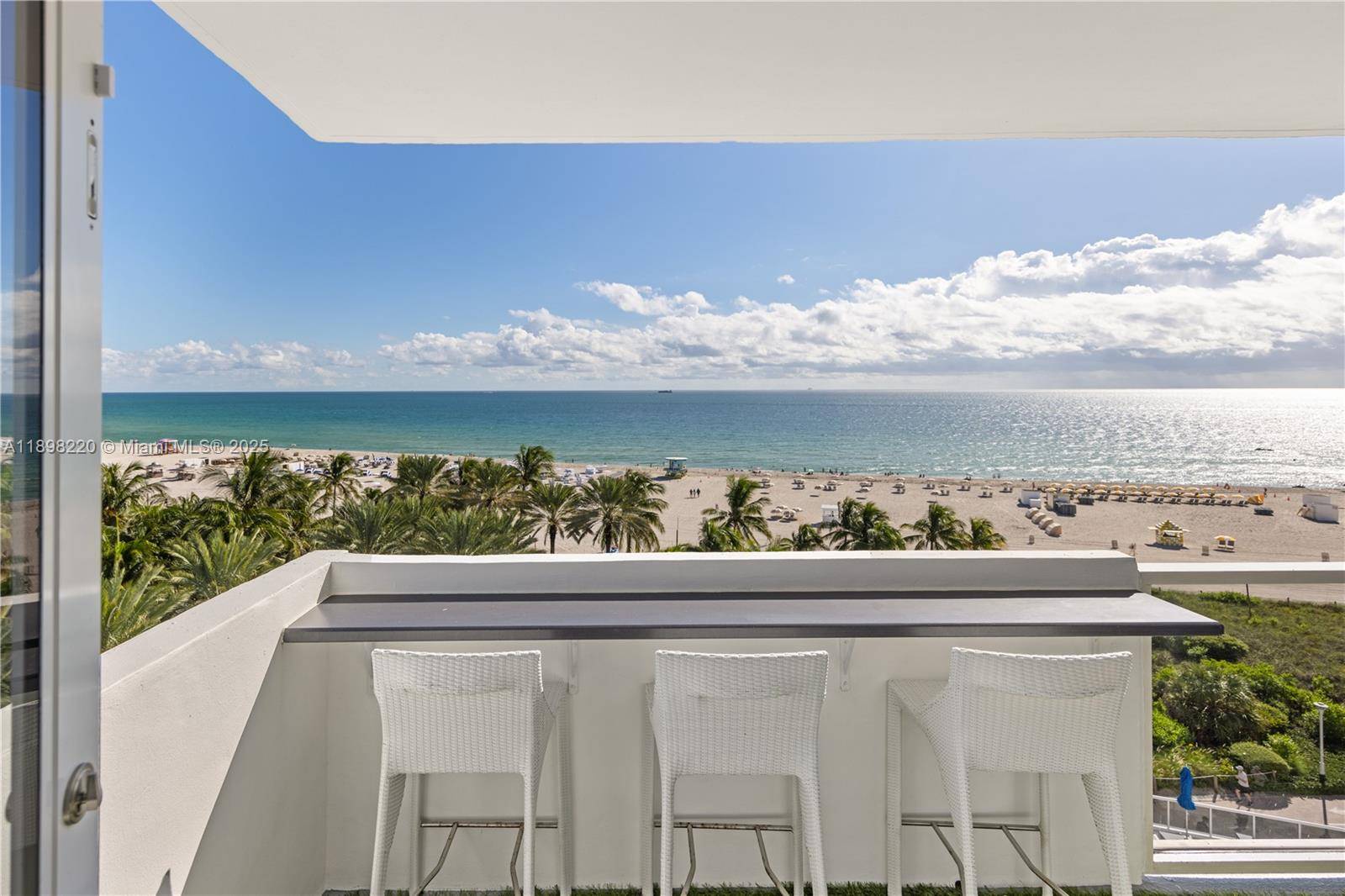 Unparalleled Oceanfront Elegance A One of a Kind 4 Bedrooms 4 Bathrooms Masterpiece at Decoplage nestled in the throbbing heart of South Beach.