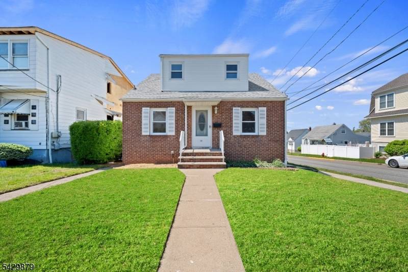 Charming and spacious 4 bedroom home offering a flexible layout across two levels.