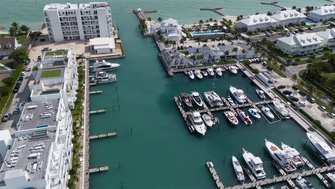 PALM CAY MARINA Dock New-Providence