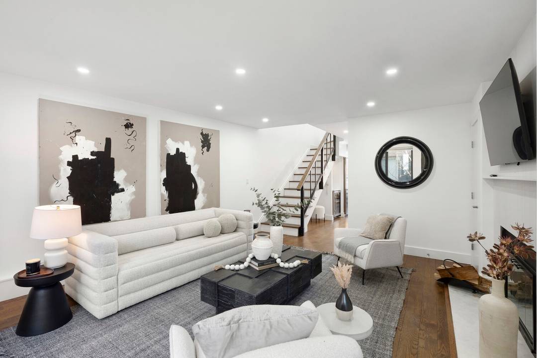 Contact Kristina Paces at SERHANT to view !