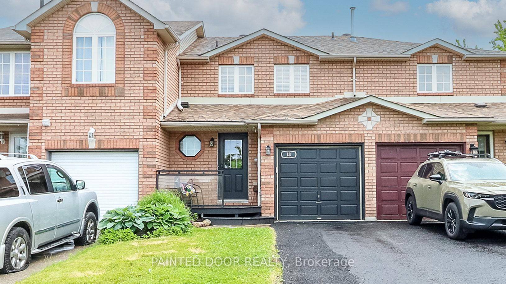 Welcome to this charming townhouse in the sought after south west area of Barrie, just minutes from top rated schools, the Holly Recreation Centre, and public transit.