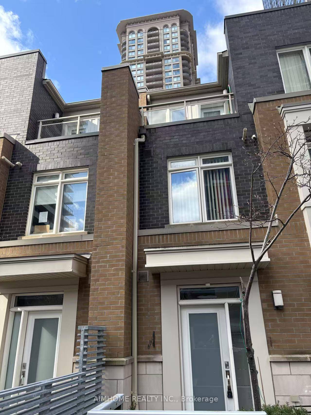 Daniels Built, 3 Bedroom Plus Den, 3 Story Townhouse In The Heart Of Mississauga.