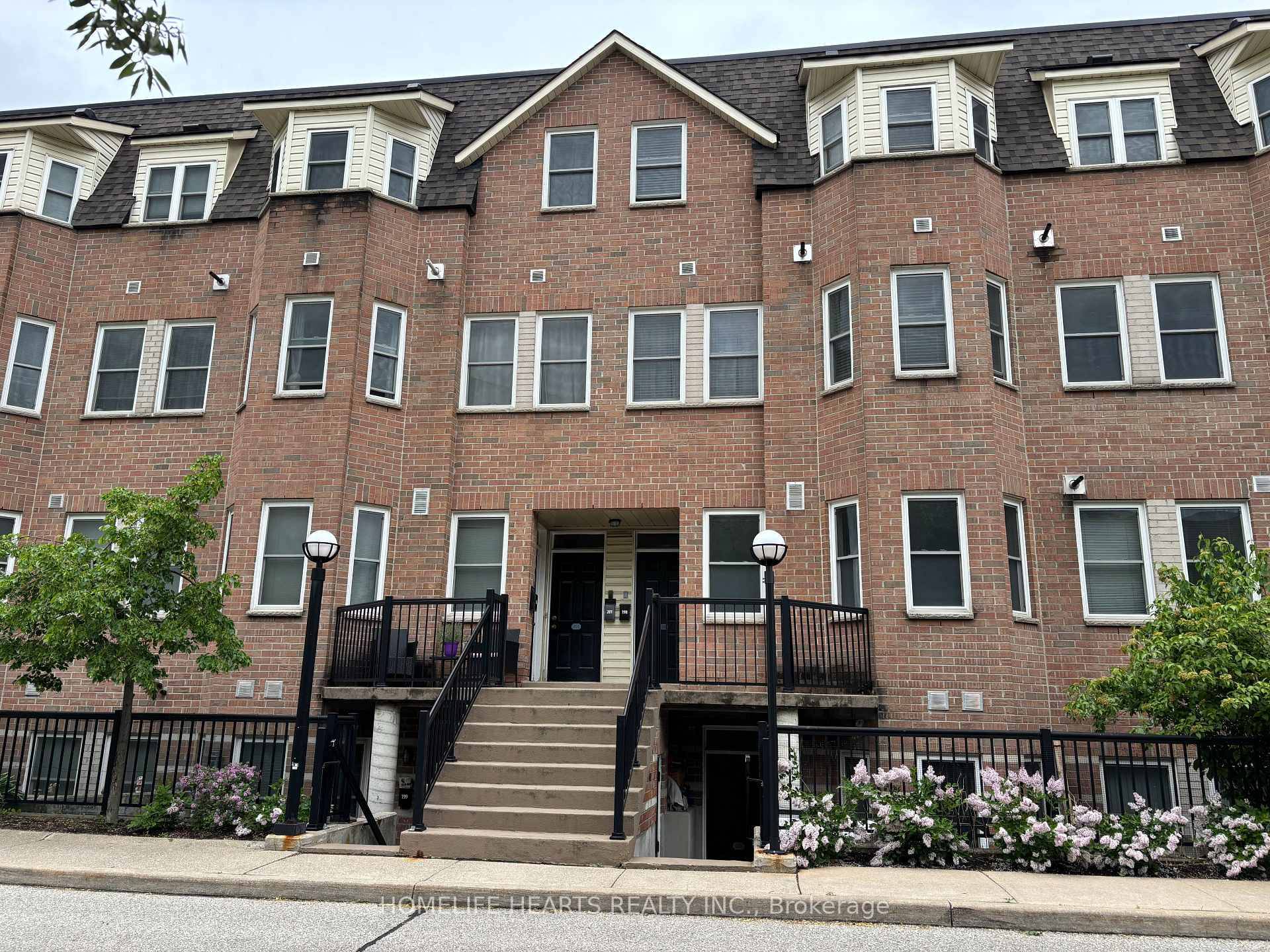 This 1 1 Condo Townhouse Is Located In Liberty Walk !