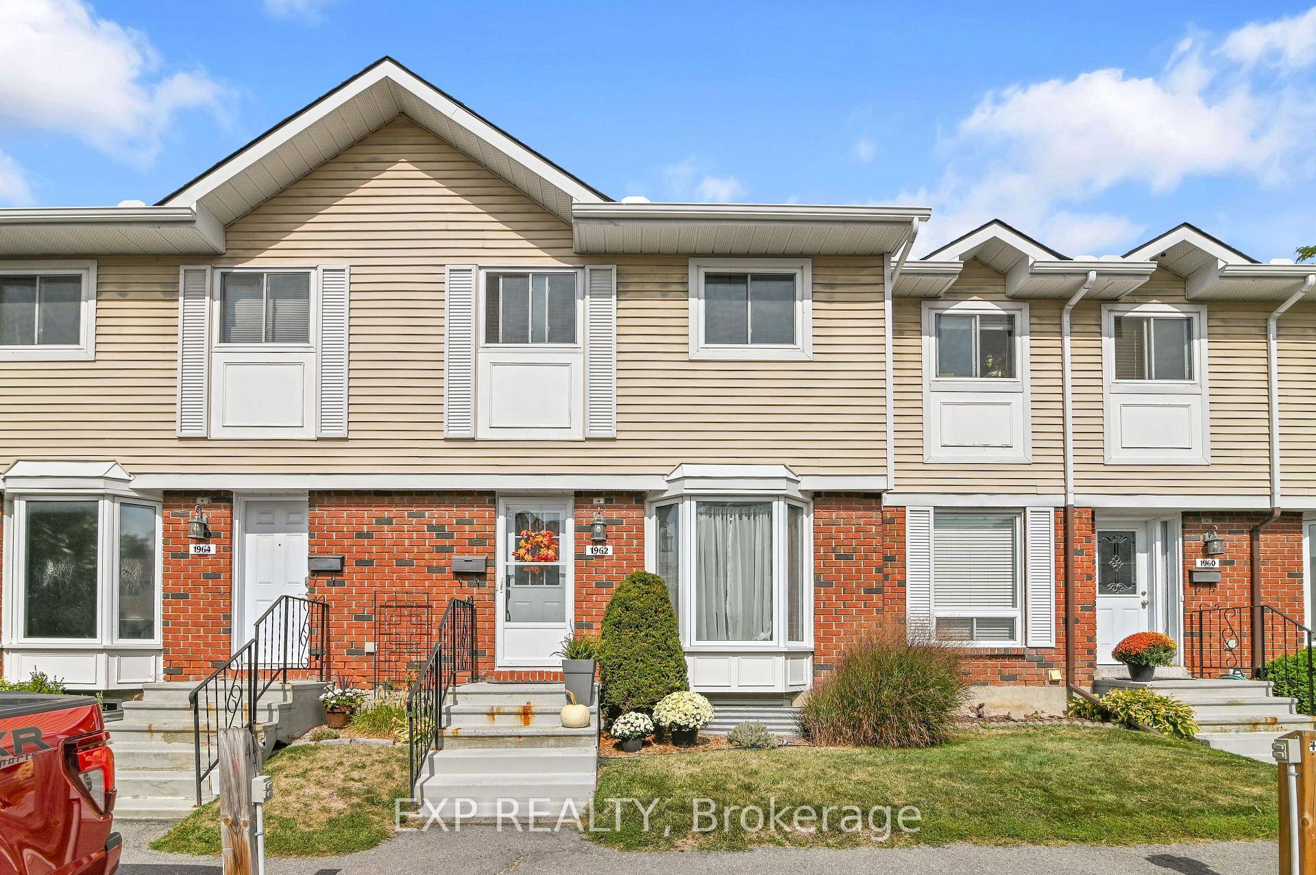 This beautifully renovated condo backs directly onto Saint Francois Park with no rear neighbours and features a fully fenced backyard for privacy and outdoor enjoyment.