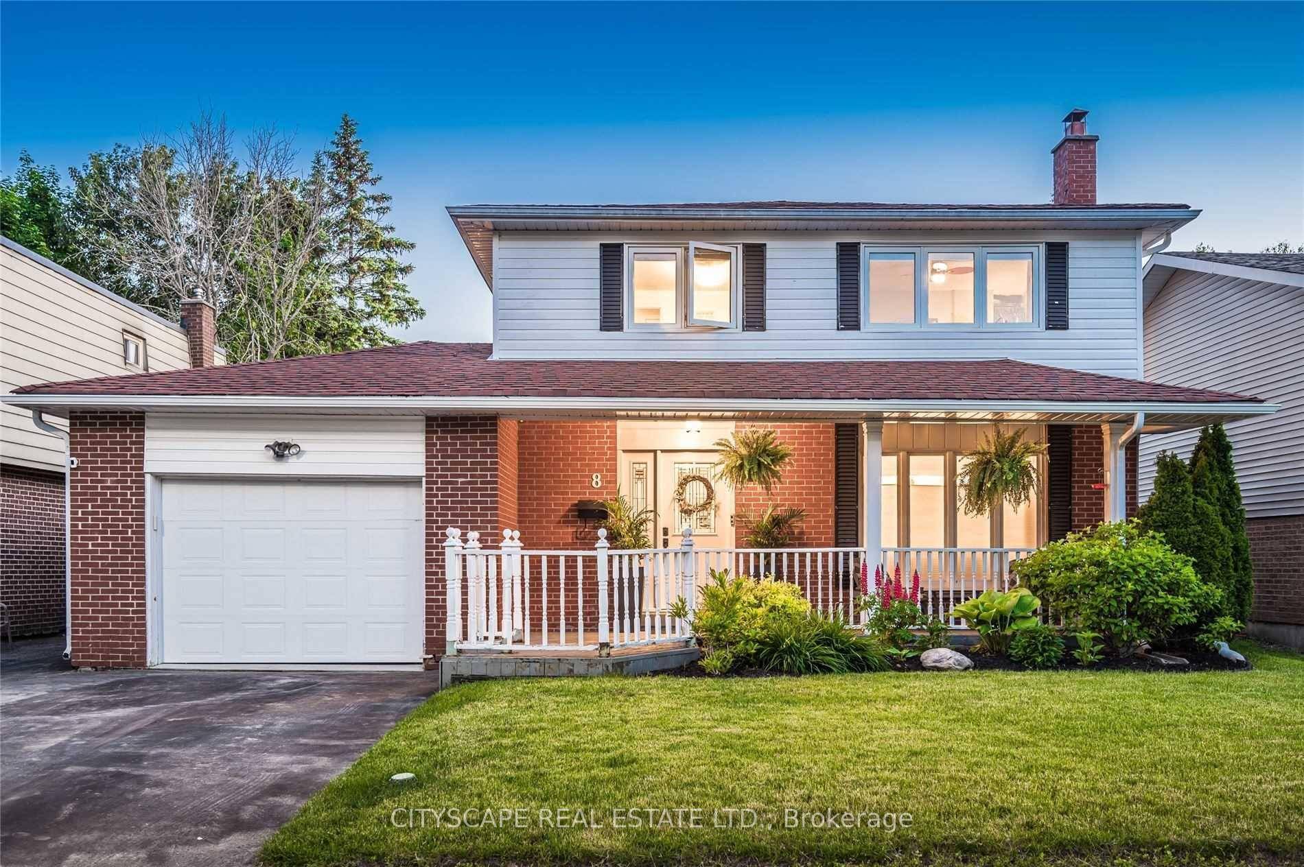 Welcome To Beautiful 8 Avonmore Crescent.