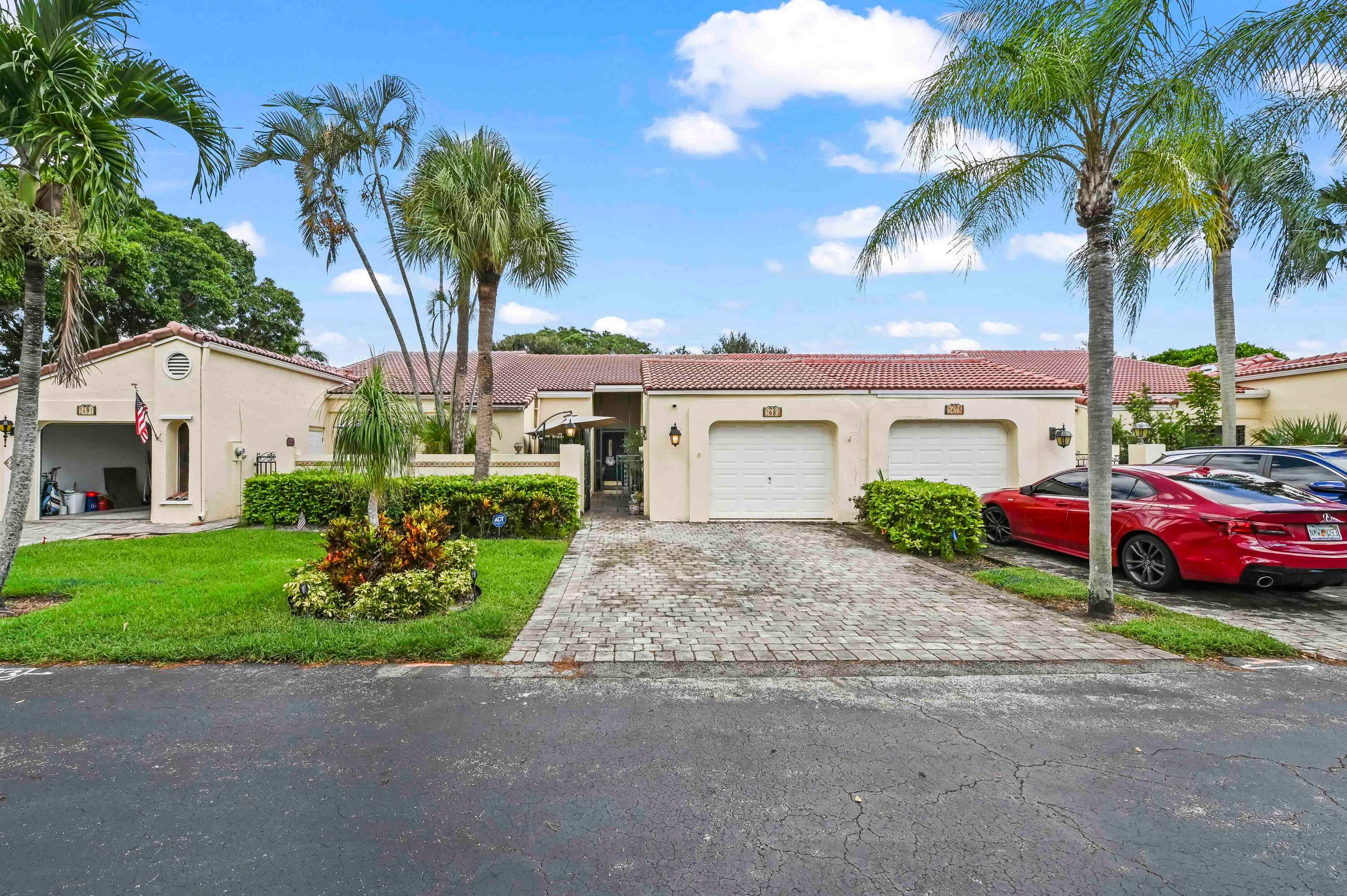 Experience Florida lifestyle in this beautifully maintained 2 bedroom, 2 bath villa, perfectly situated in the sought after community of Villas on The Green within Deer Creek.