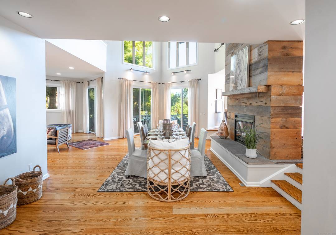 Exceptional waterfront lake home available for WINTER and SPRING rental in Danbury, CT !