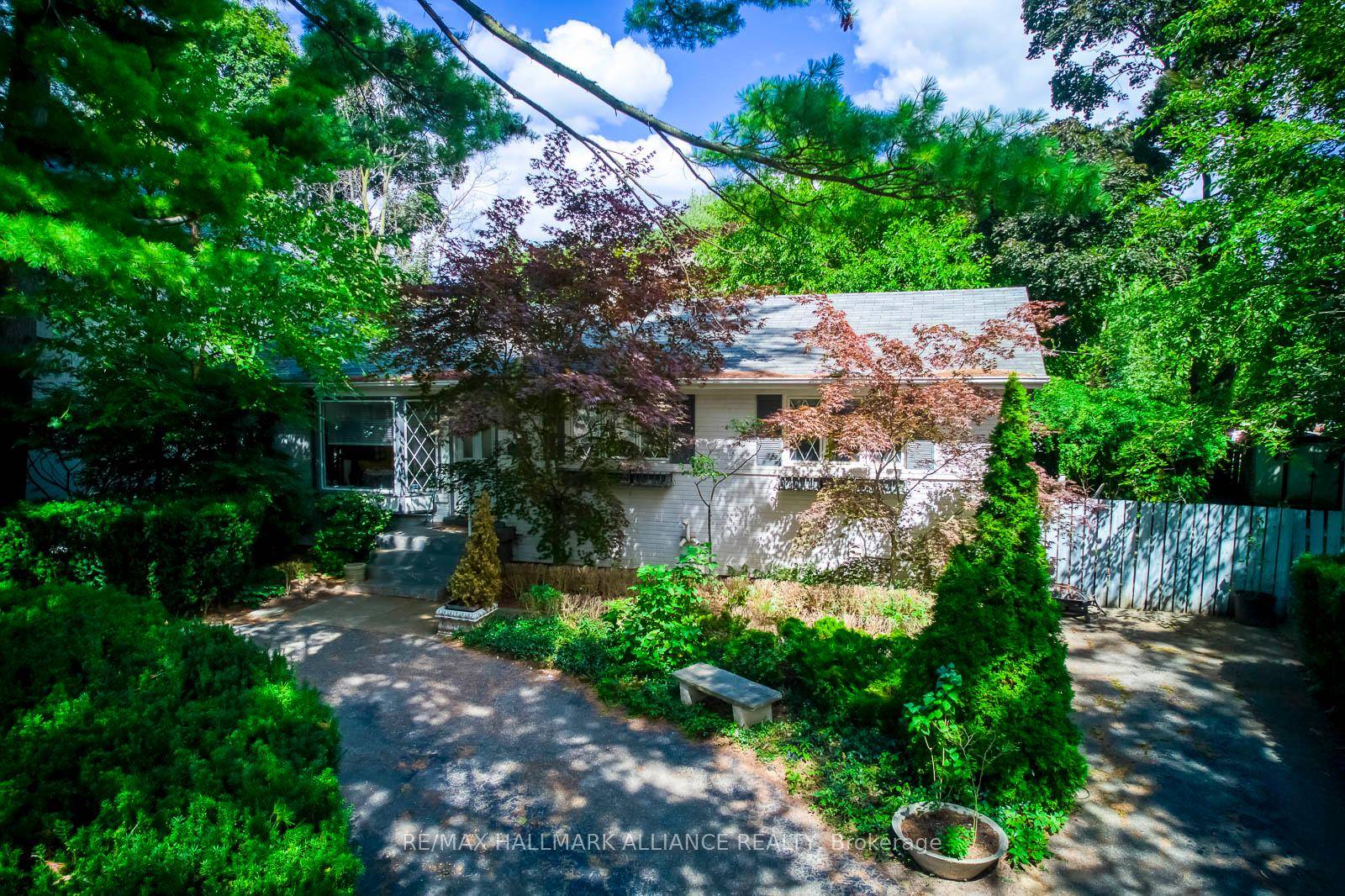 Nestled in the heart of one of Oakville's most coveted communities Morrison, this well maintained bungalow sits on a mature, private property with a backyard oasis featuring a pool and ...