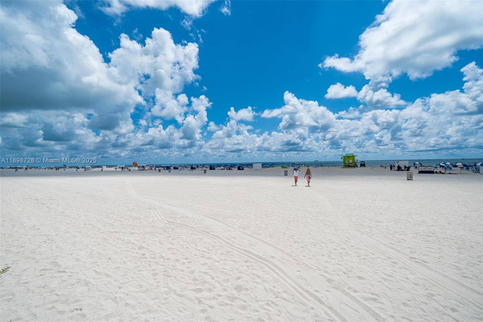 Amazing location, 1 1 condo, one block from the beach and all the world famous restaurants and clubs of South Beach at Ocean Drive.