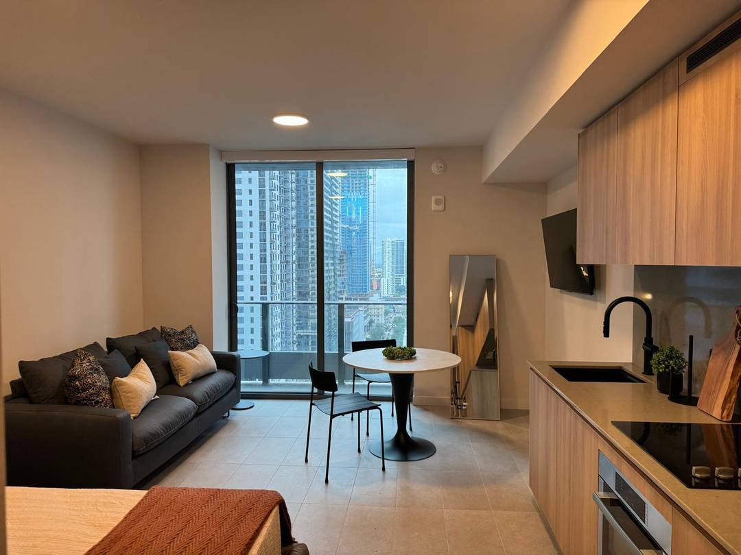 Live in comfort and an unbeatable location in the heart of the city !