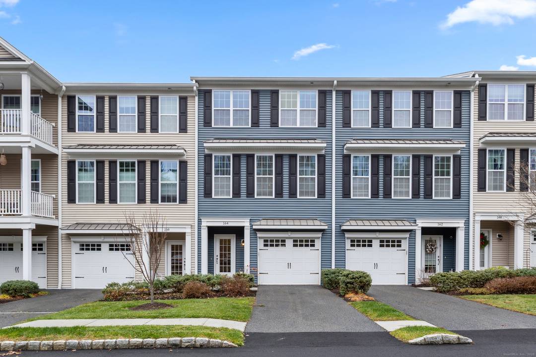 Discover Luxurious Living in Rivington Your Dream 3 Bedroom Townhouse Awaits !