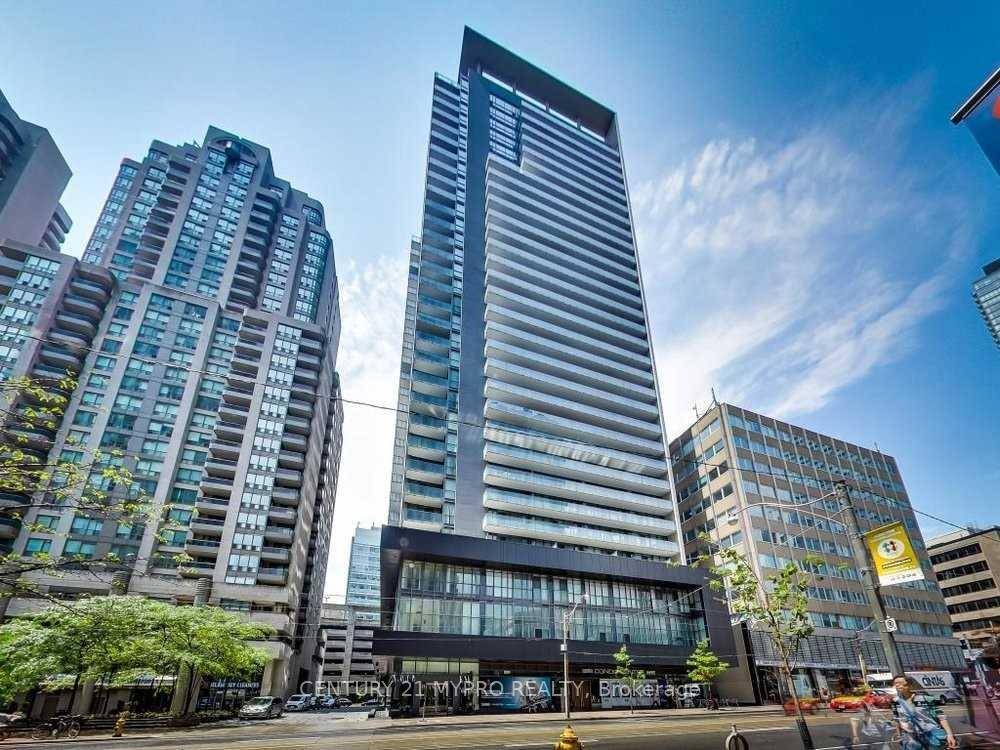 Bright amp ; Spacious Two Bedrooms Corner Unit Open Concept Hardwood Floor Through Out 9' Ceiling Open Balcony Granite Counter Top Ensuite Laundry Steps To Subway, Grocery, Hospitals, Queens Park, ...