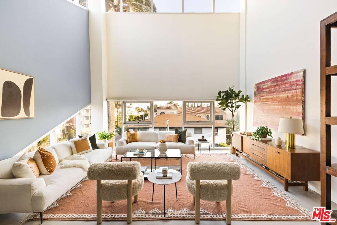 803   Wilcox Ave 2BR Hancock Park La