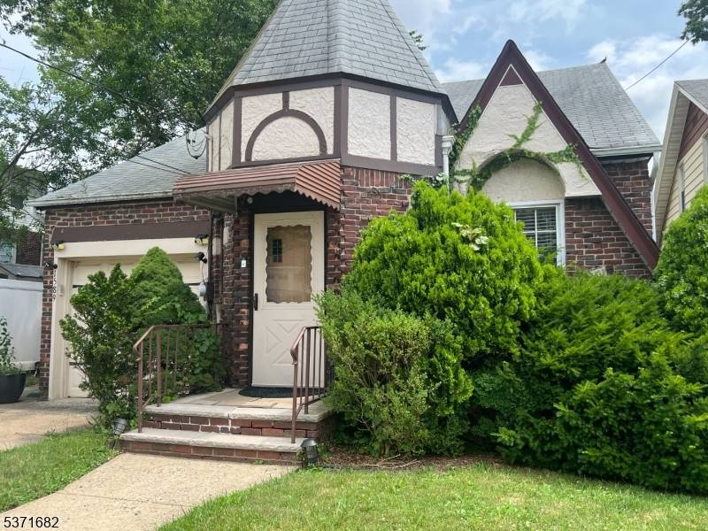 Charming Tudor style home located in quiet, peaceful neighborhood of Union with a beautifully finished Family Room with a Bar in the basement and a spacious half Bath as well.