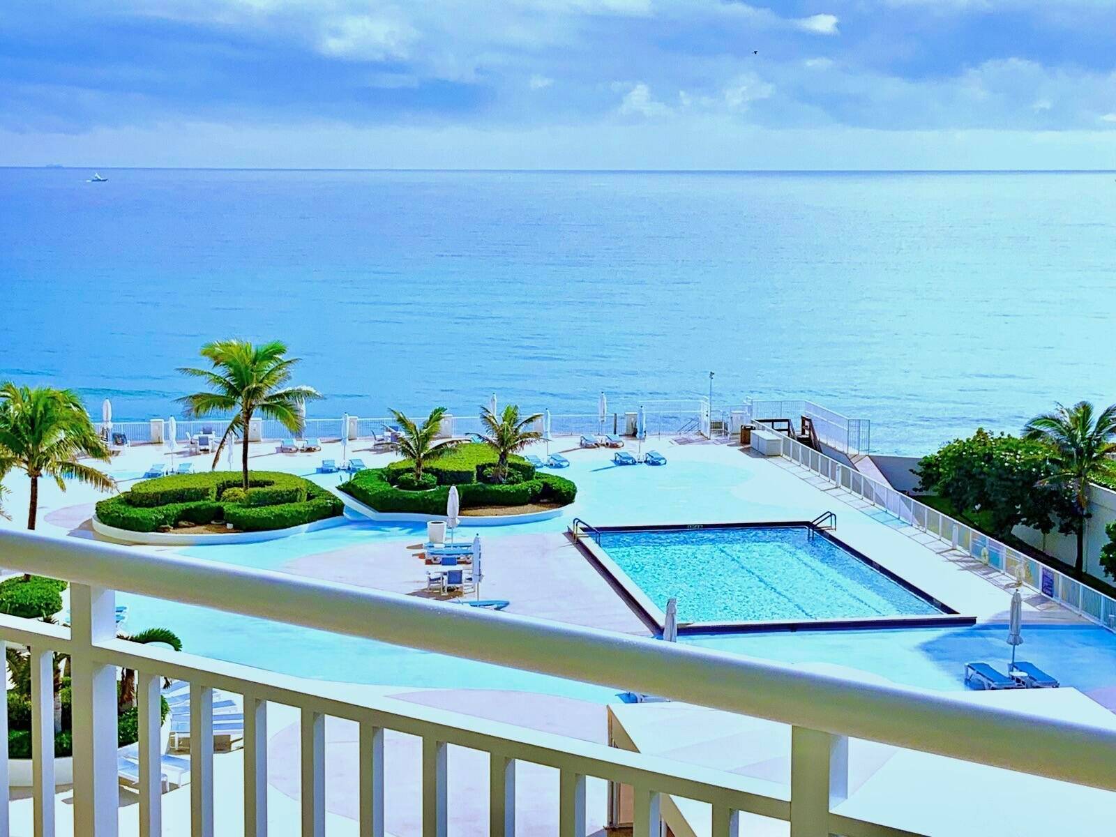 BRIGHT AND SUNNY OCEANFRONT RESIDENCE WITH SPECTACULAR SOUTHEAST VIEWS A RARE OPPORTUNITY AT THE BARCLAY !