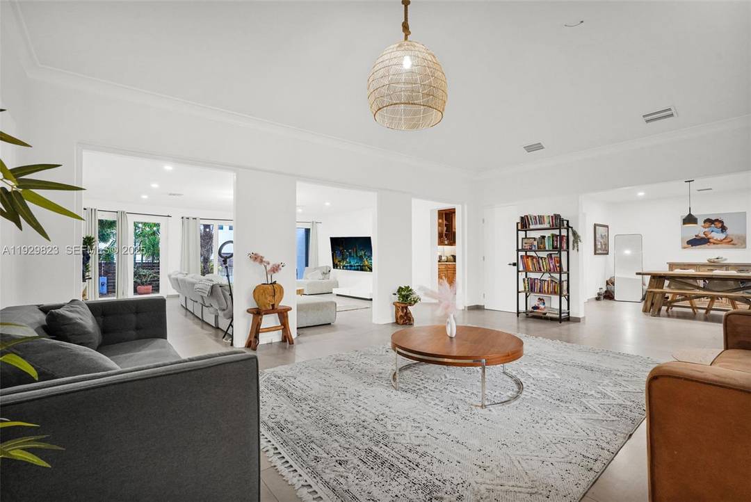 Welcome to Hollywood Lakes most extraordinary opportunity.