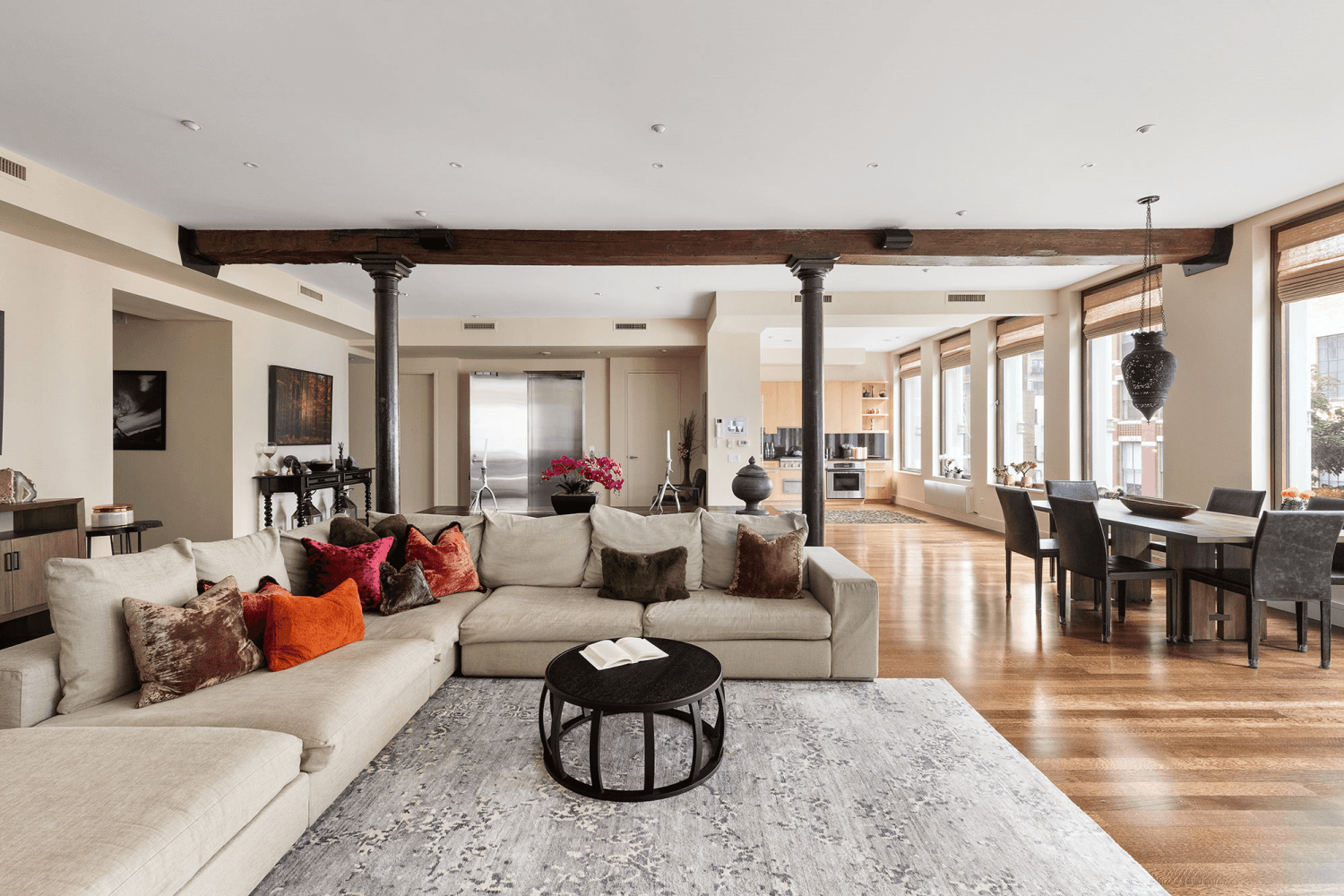 Spacious 2, 948 Sq Ft Full Floor Loft on West Broadway, Soho A Masterpiece of Style and Elegance !