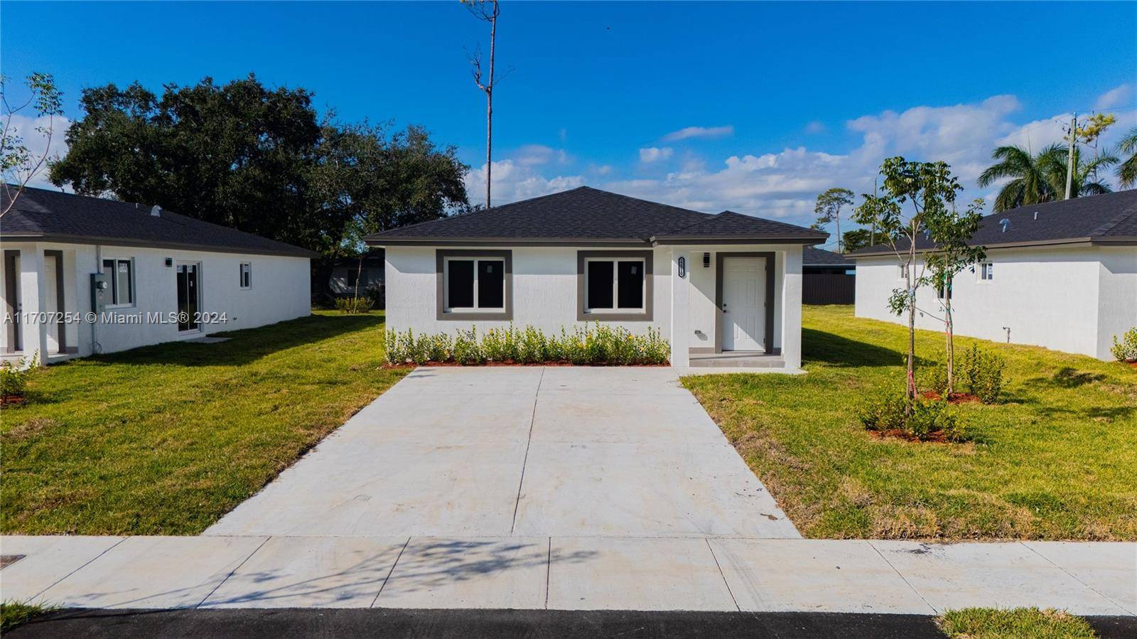New construction homes, private road, last 2 homes in the community, have 4 bedrooms and 2 full bathrooms, an open concept design, porcelain floors, impact windows and doors throughout, modern ...