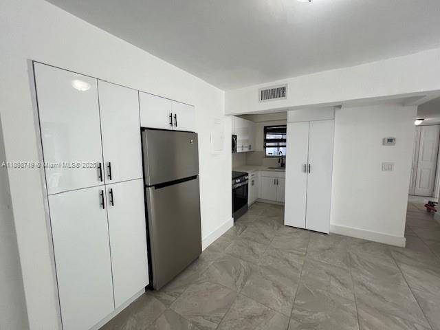 This beautifully remodeled 2 bedroom, 1.
