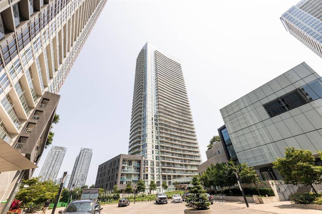 An Exquisite Furnished Condo In Downtown Toronto, 828 Sq Ft Inc 61 Sq Ft Covered Balcony.