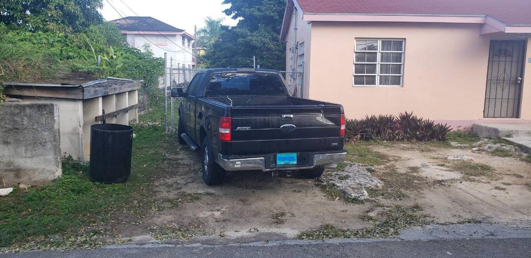 34 FLAMINGO AVENUE Half Duplex New-Providence