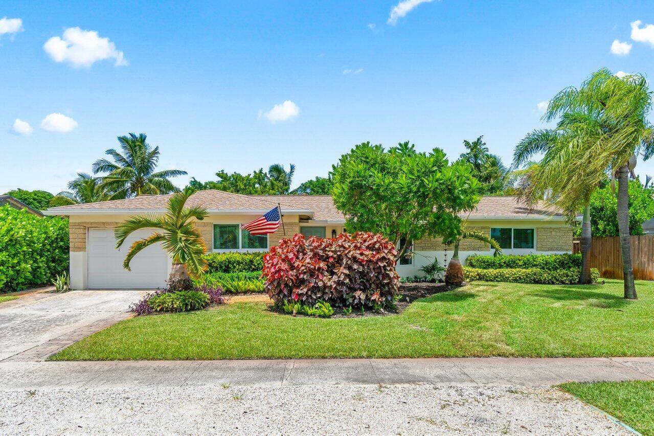 Welcome home to 159 SE 27th Court in the no HOA Seacrest Estates area of East Boynton Beach.