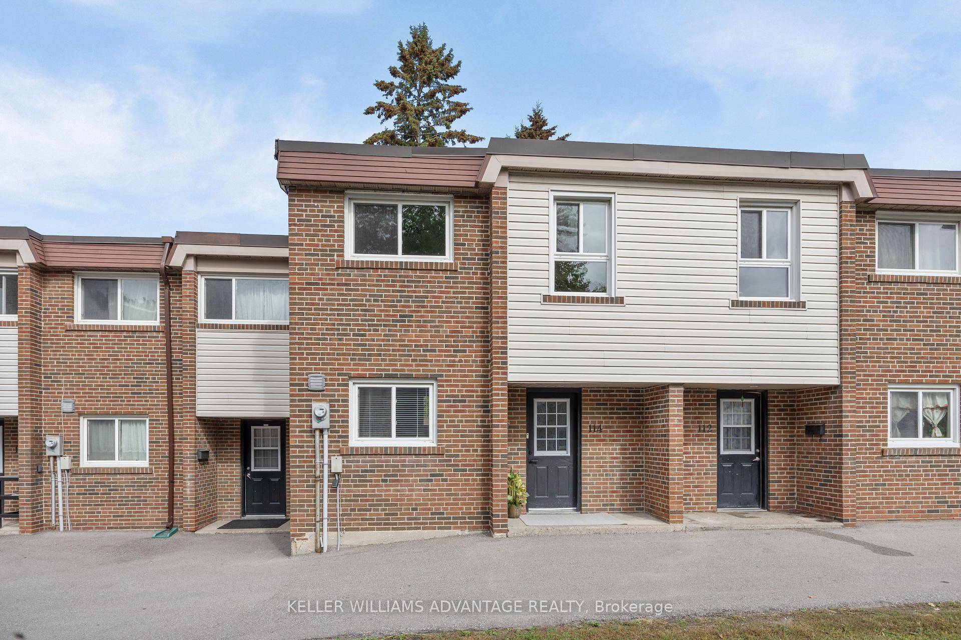 WALK OUT BASEMENT Rarely Offered, Luxury Renovated 3 Bedroom Executive Co ownership Townhouse Backing To Godstone Park, In The Family Friendly 'Don Valley Village' Neighborhood !