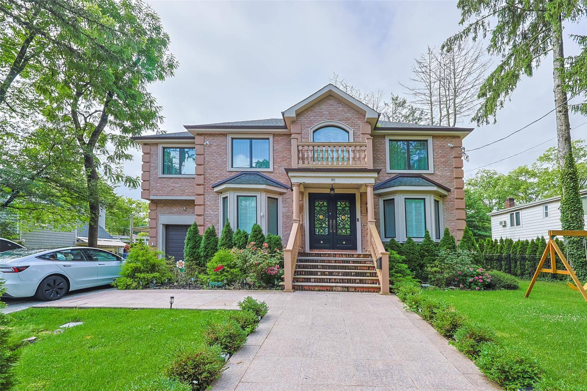 Great young construction house in prime location of Great Neck Village.