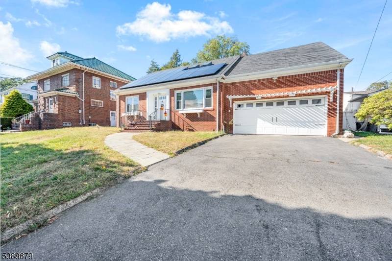 Welcome to 17 Barnard Pl, Elizabeth a spacious and beautifully maintained 6 bedroom, 3 bath single family home offering versatility and plenty of room to grow.