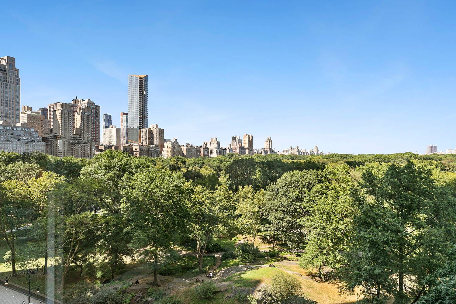 Central Park Perfection Perched on the 9th floor of one of Manhattan's most distinguished buildings, this sophisticated residence offers uninterrupted north facing views over Central Park and abundant natural light ...
