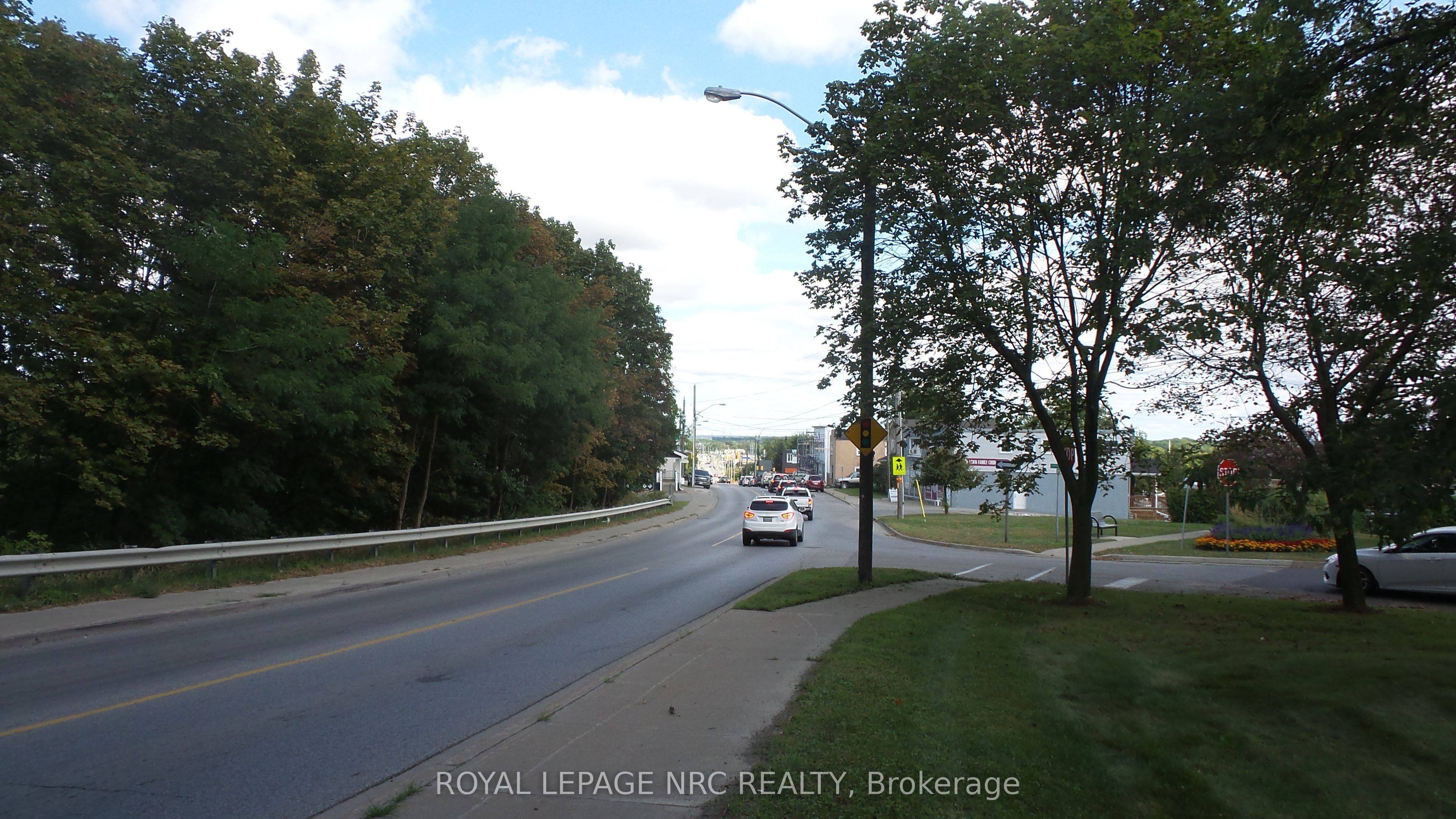 Welcome to location. Ideally located within walking distance of downtown Fonthill, close to retail, cafes, schools and Marlene Stewart Streit Park.