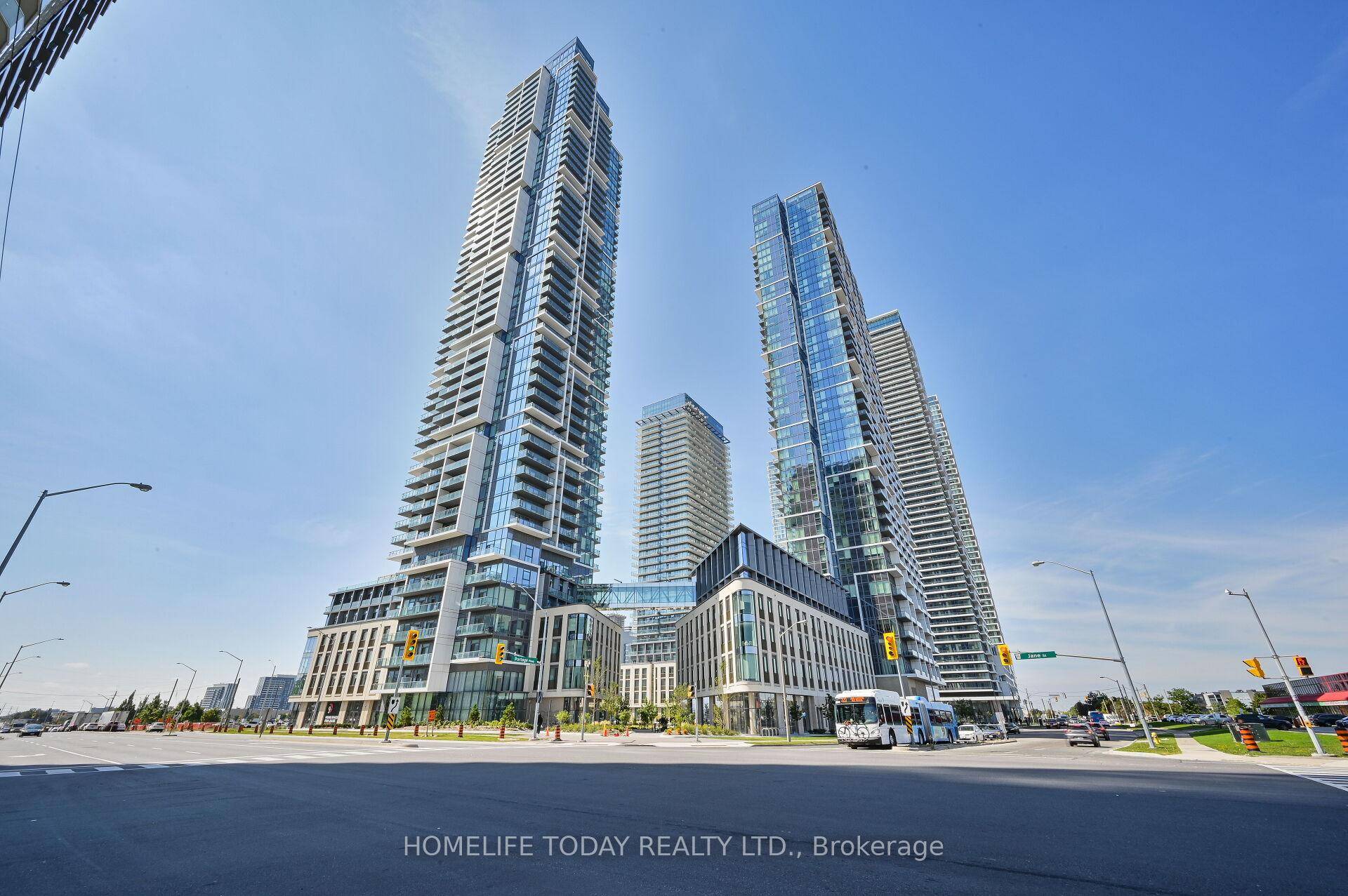 Emmaculate Sun filled 1 Bedroom 1 Bathroom Condo offering a 603 Sq.