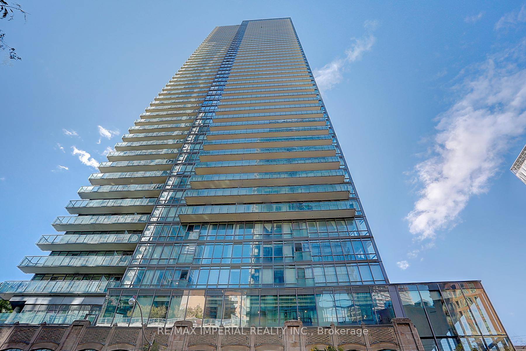 Rare Find ! 3 1 Bedroom Unit in the Heart of U of T Ideal for Investment or Student LivingPerfect setup for 4 studentslive in one room, rent out the ...