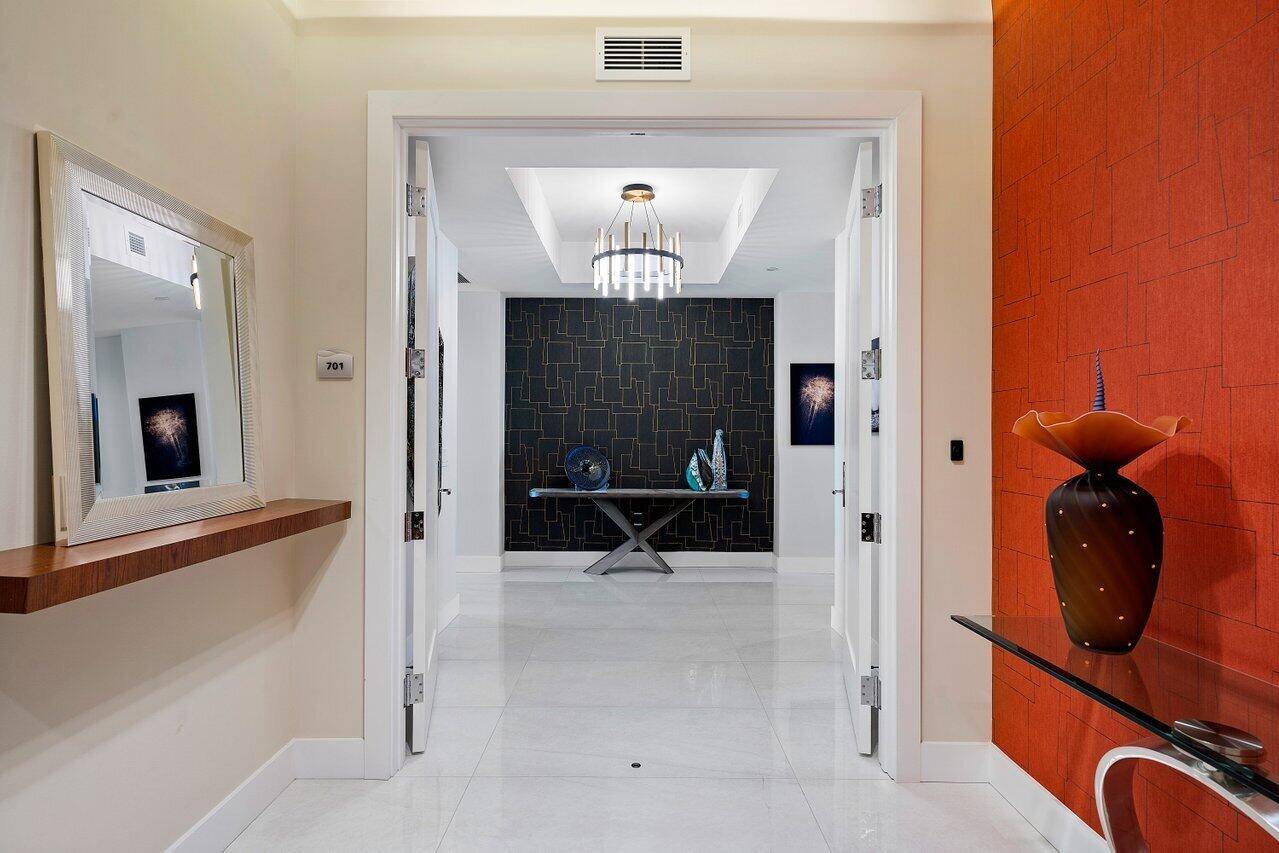 5000 NORTH OCEAN 701 radiates contemporary sophistication and style with a sleek, modern design.