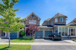 Bright amp ; Spacious 3 bedroom family home situated on a quiet street in the desirable Oak Ridges Community !