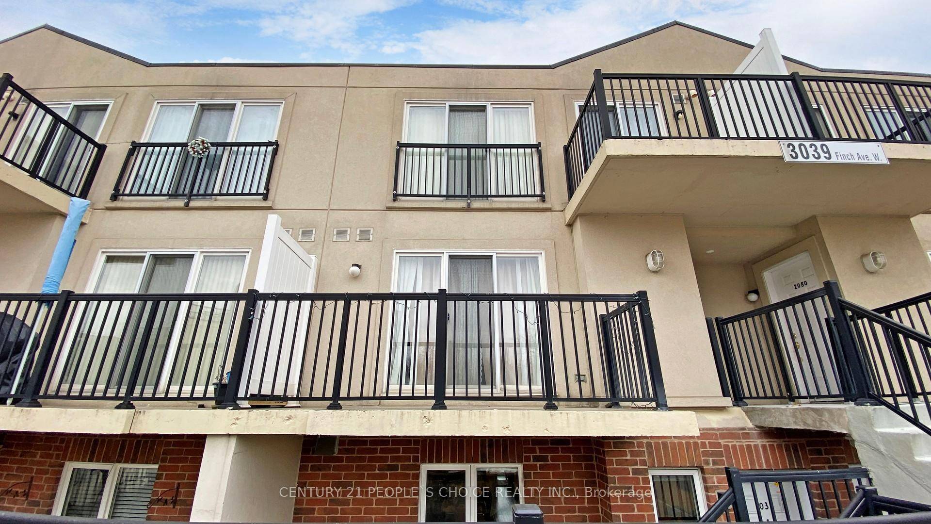 A SHOW STOPPER ! ! ! This Rare amp ; Gorgeous 3 Bedroom 2 Storey Townhouse offers Enormous Space, Perfect for Big Family amp ; Hosting Social Gatherings !