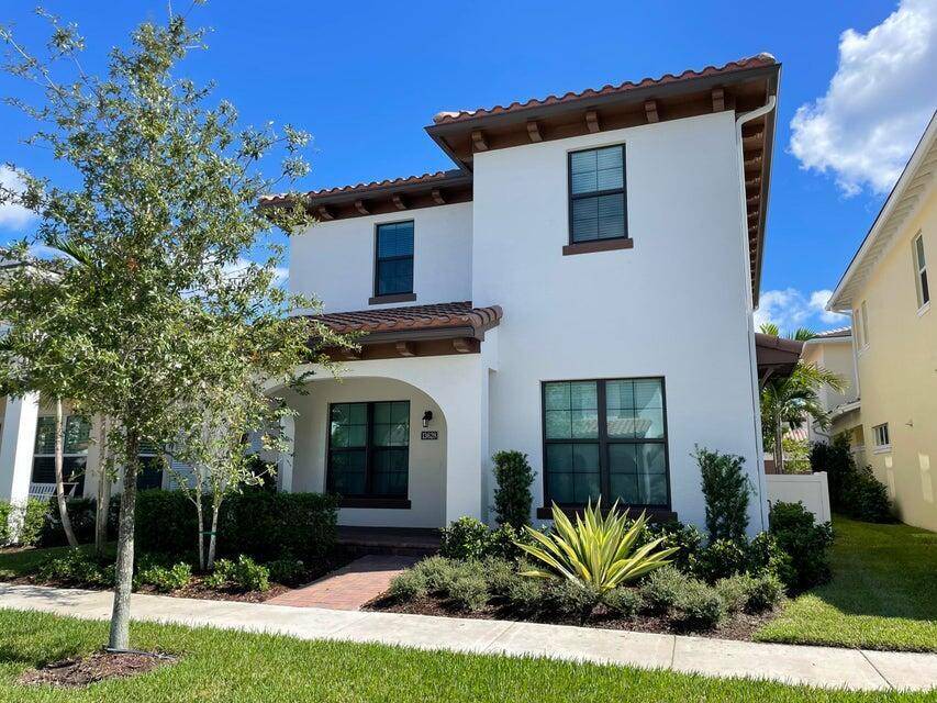 Single family home Park B Spanish model offering 4 Bedrooms, 3 Bathrooms a 3 Car Garage.