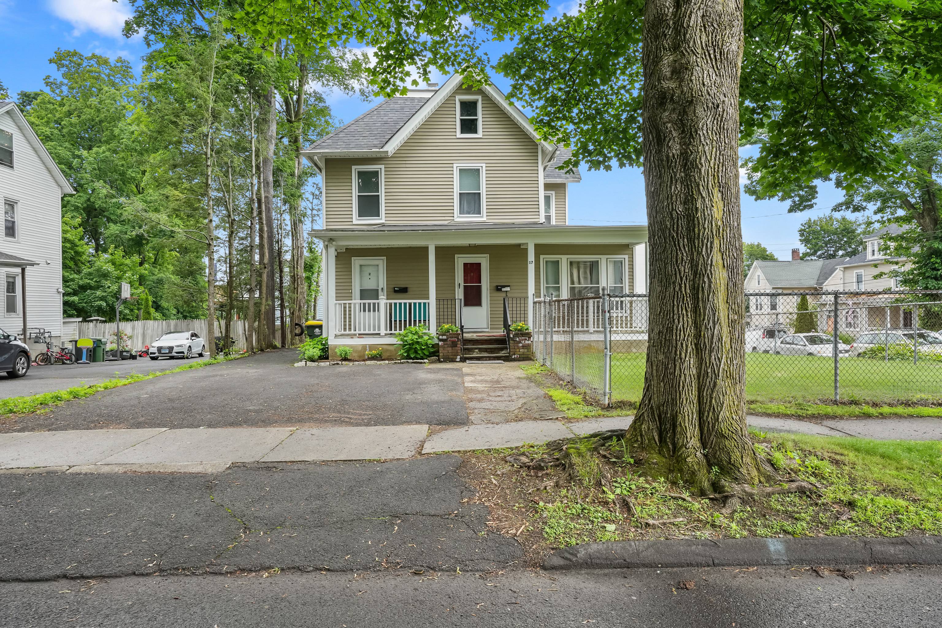 Fantastic Investment Opportunity or Owner Occupant Dream !