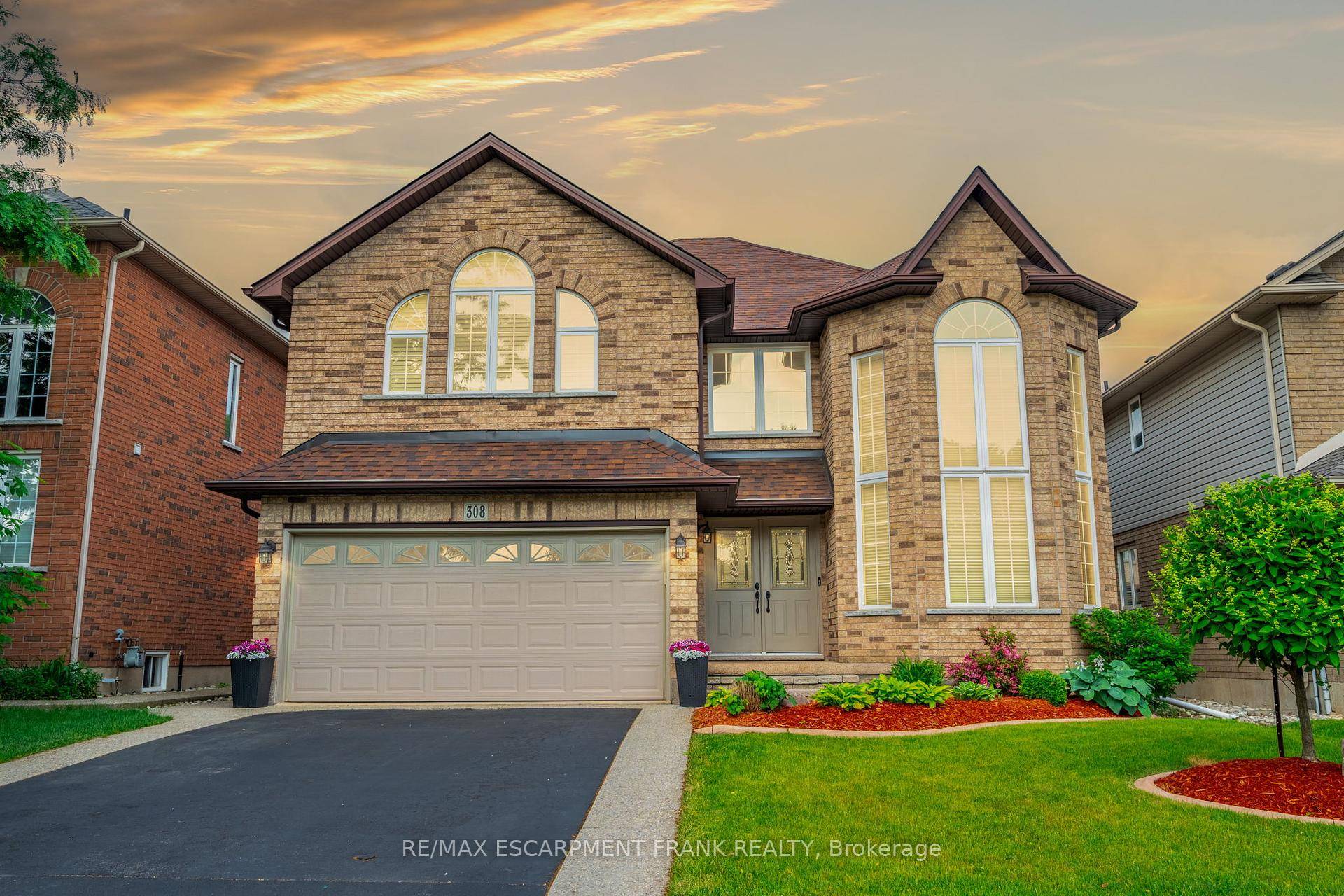 Welcome to this beautiful 2 storey home located on a quiet, family friendly street in the heart of Ancaster.