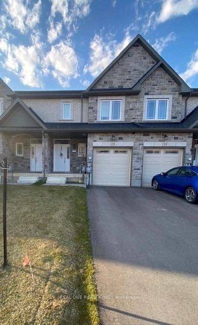 Stunning 2 Storey Freehold Townhome in Ancasters Prestigious MeadowlandsWelcome to this beautifully maintained townhome featuring a generously sized layout with 9 foot ceilings and an abundance of natural light.