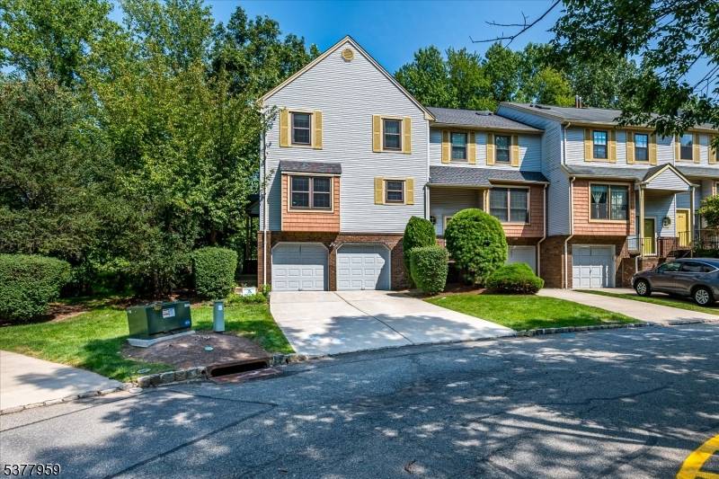 North Facing buyer to verify End Unit Charming Well Maintained Townhome in Maples Grande Woods.