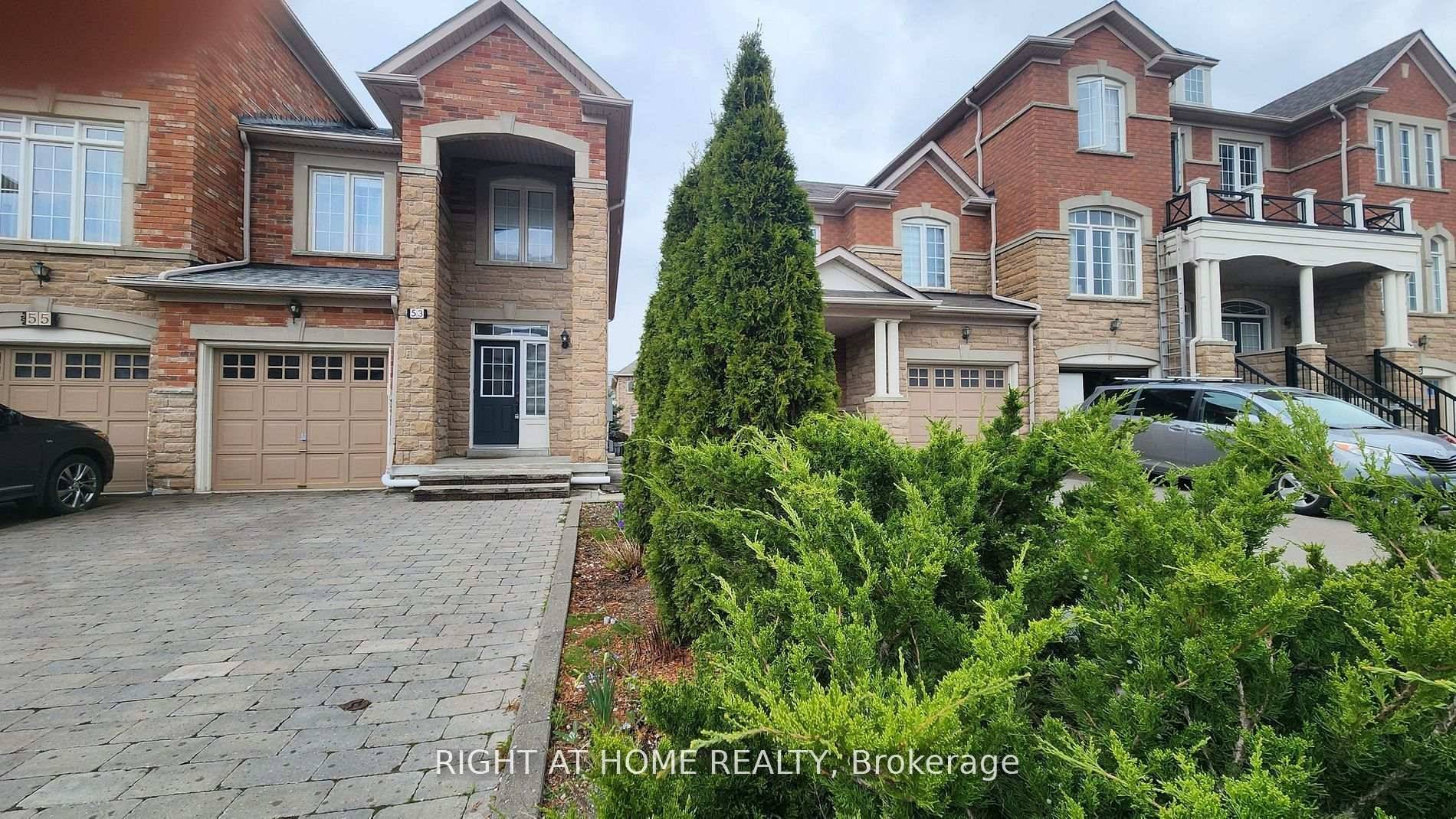 3 Bedrooms Executive End Unit Townhouse In The Desirable Prestigious Lebovic Campus.
