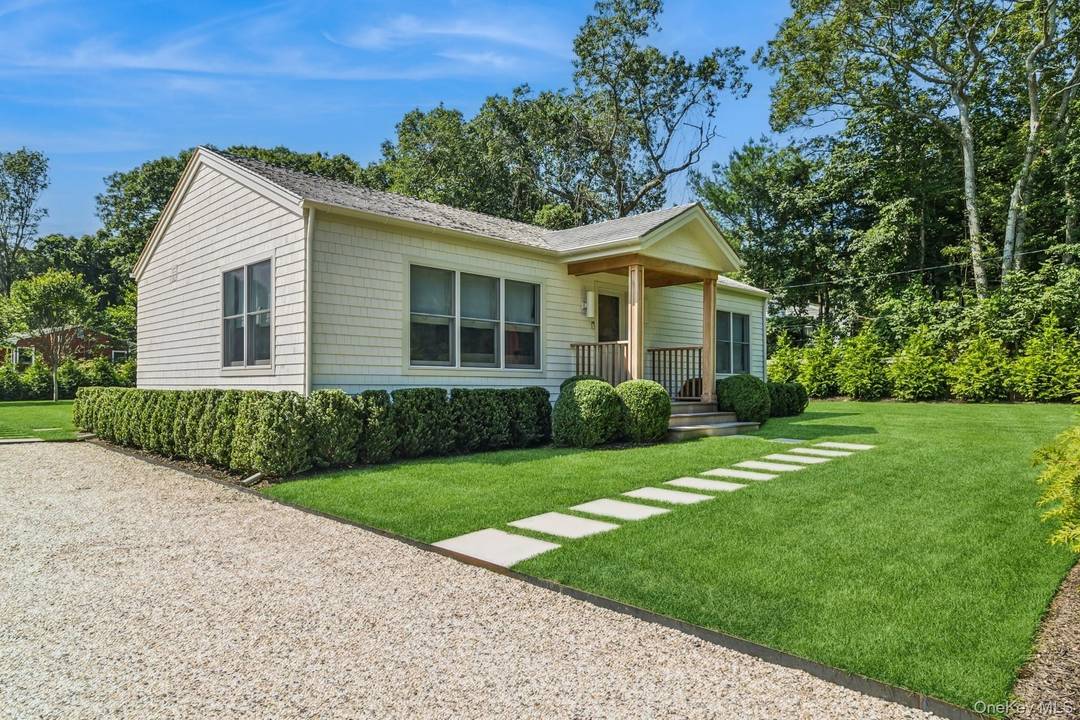 Charming East Hampton New Construction 3 Bedrooms 2 baths Step into the quintessential Hamptons lifestyle with this magnificently renovated 3 bedroom, 2 bathroom cottage at 96 Town Lane just 5 ...