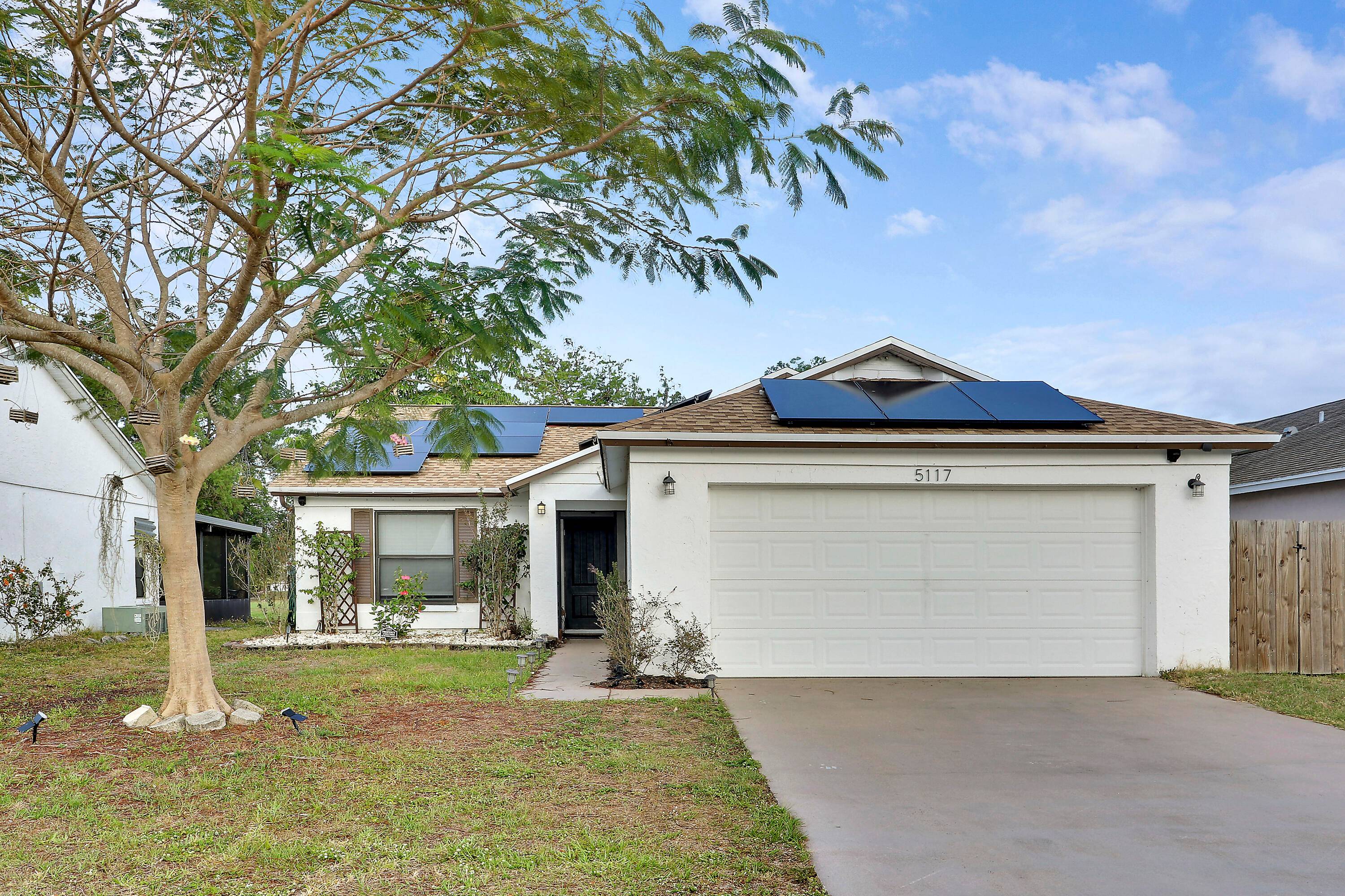 Don't miss this remodeled, move in ready home in desirable Arbor Glen !