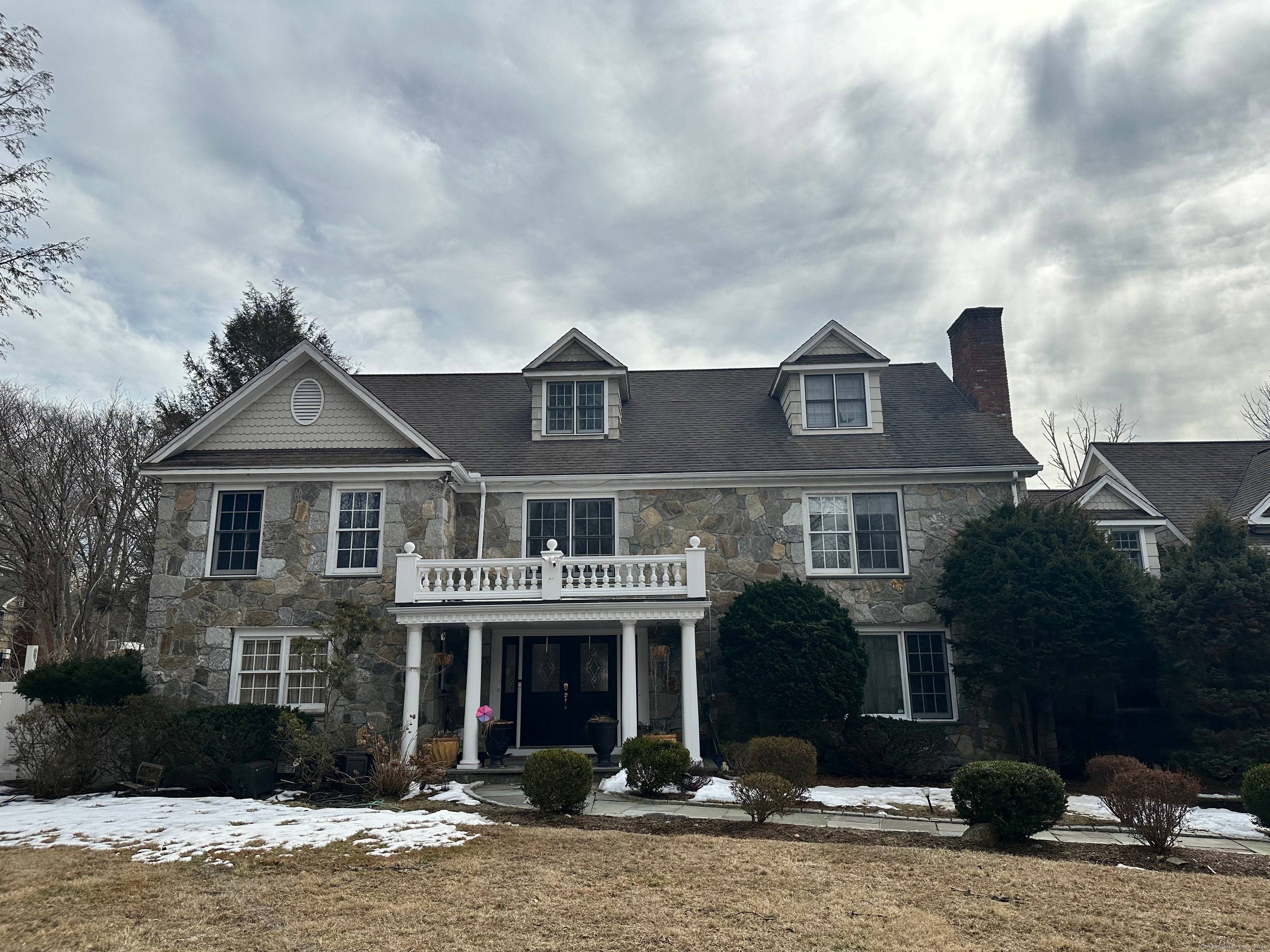 Amazing Home waiting for your touch at Westover Villa, close to New York City.
