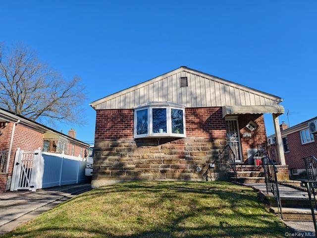 Beautiful fully renovated whole house located in heart of Bayside, a quiet and desirable residential neighborhood, Entire house are include the first floor and basement total 4 bedrooms and 2.