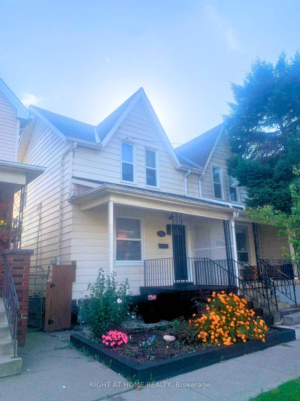 Beautiful two storey semi detached three bedroom home in Hamilton in a vibrant neighborhood !