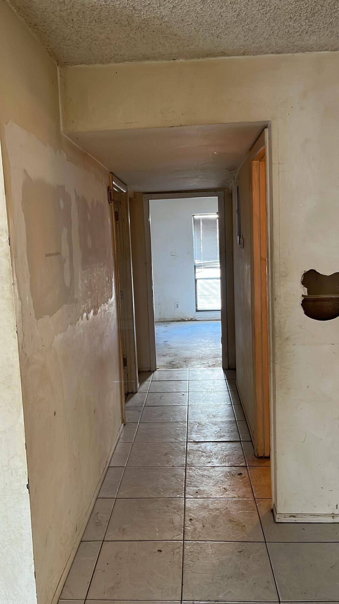 This 2 bedroom, 2 bathroom condo is a blank canvas, ready for your vision to bring it to life !