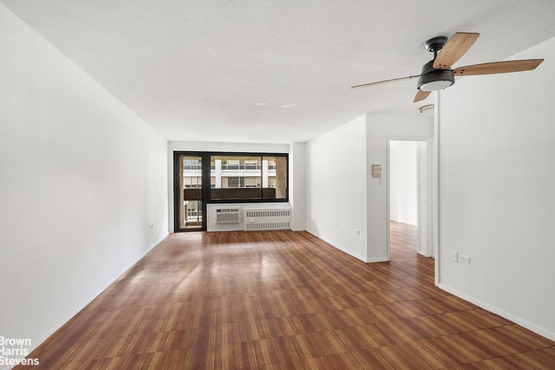 Spacious West Facing One Bedroom with Exceptionally Low Maintenance Electricity Included !